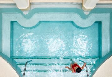 Mineral Pool Woman, The Spa At The Maybourne Beverly Hills, Healthy Living + Travel